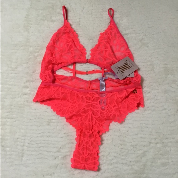 Savage X Fenty Savage Not Sorry Lace Bodysuit size medium - Picture 3 of 9